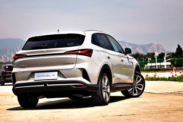 智驾开箱丨底盘操控给了我最大惊喜场地试驾上汽r汽车marvel r