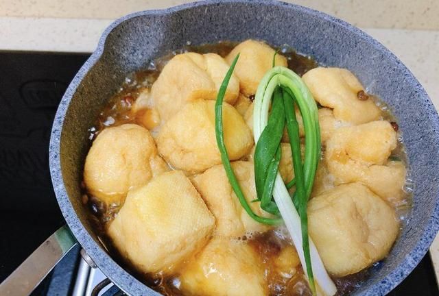 美味可口的油豆腐炒肉超级下饭