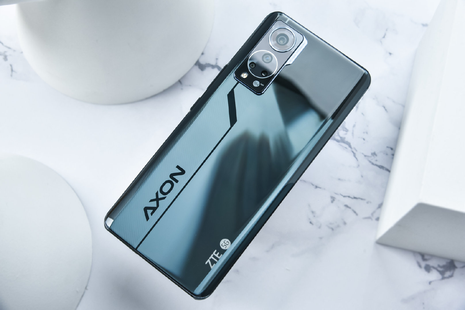 消灭刘海和挖孔真全面屏量产发布中兴axon30屏下版评测体验