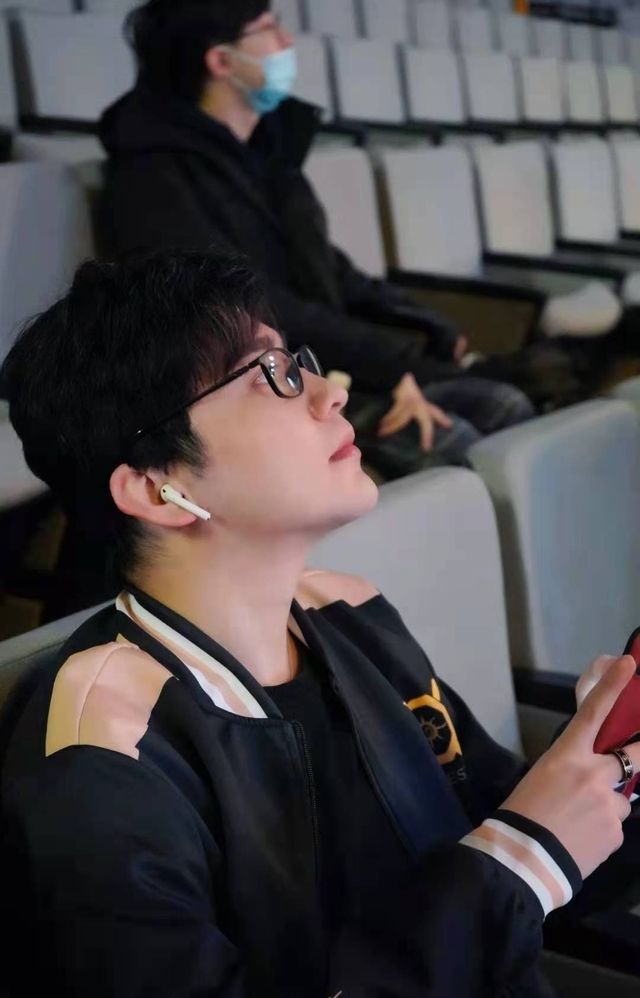 kpl阿泰为河南捐款十万直接捐出三分之二存款