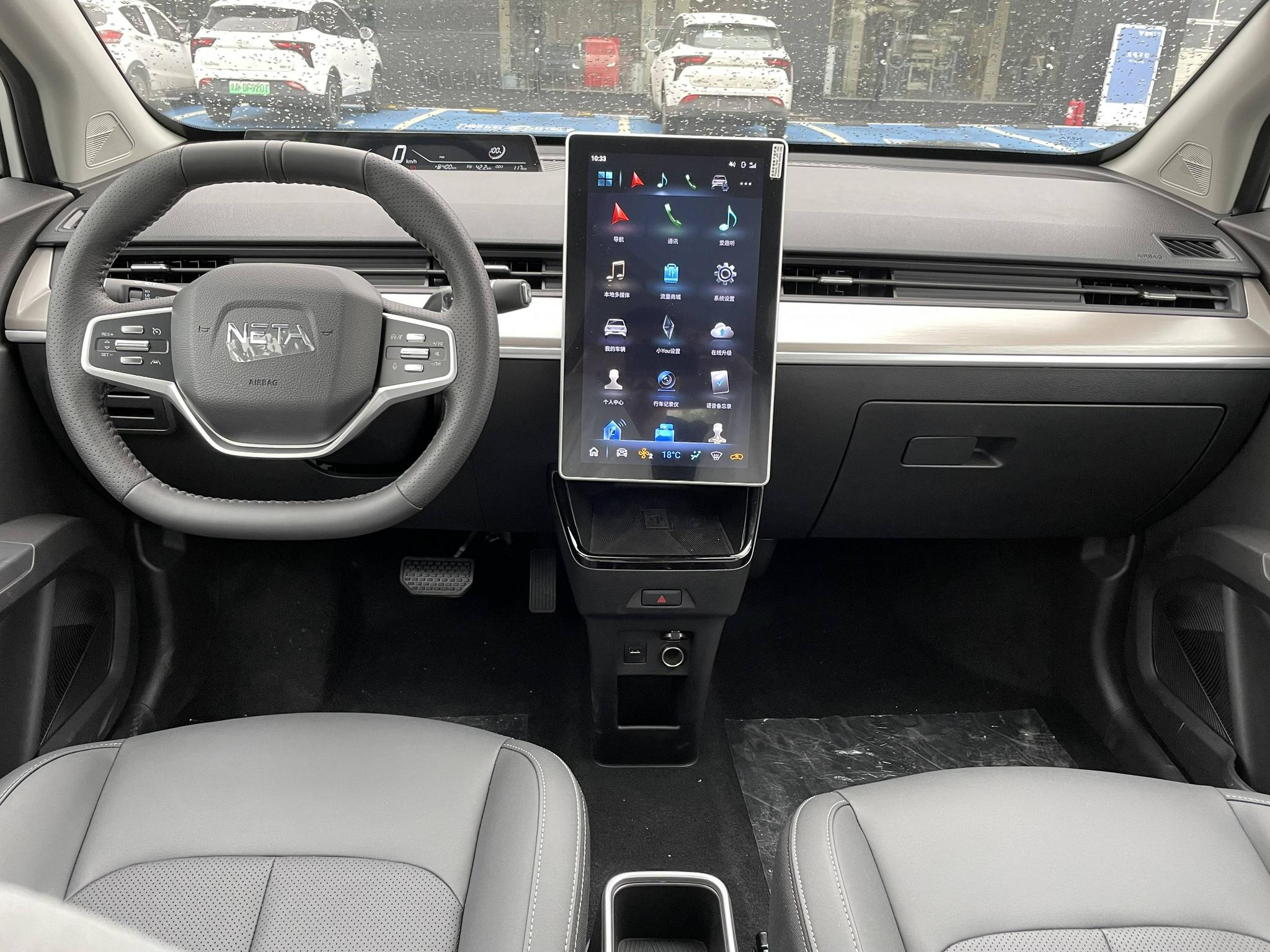 哪吒v试驾体验7万级智能科技舱你需要的它都有