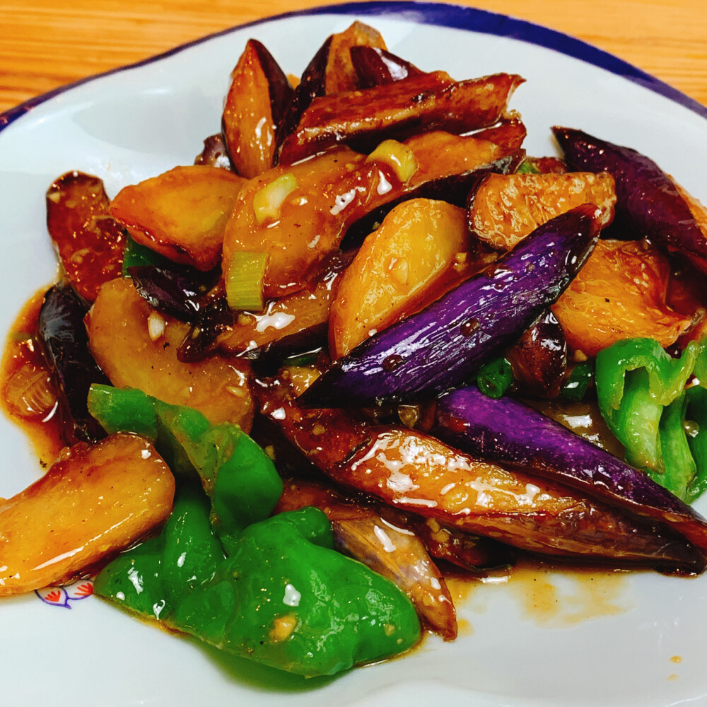 一道东北家常名菜,地三鲜,好吃爽口,简单易学|步骤|土豆|青椒_新浪