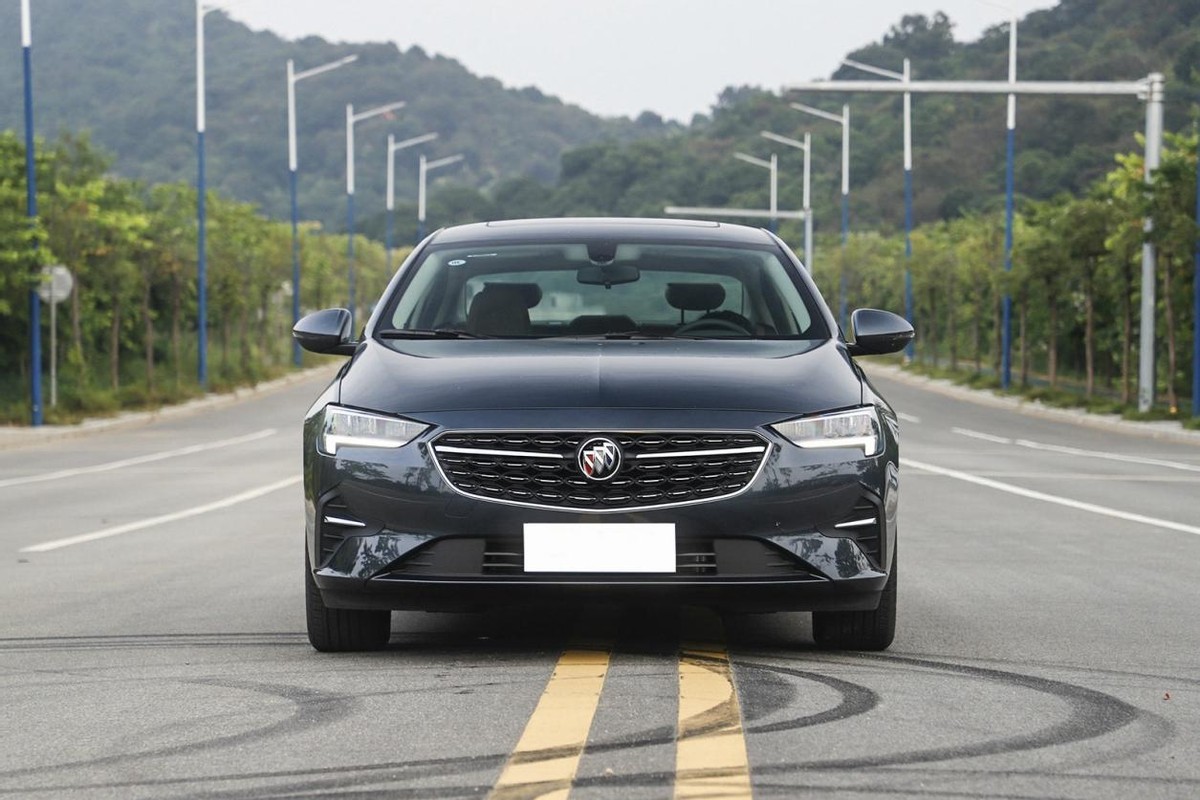 又降了,车长4米9标配9at,比迈腾大气,带你看别克君威