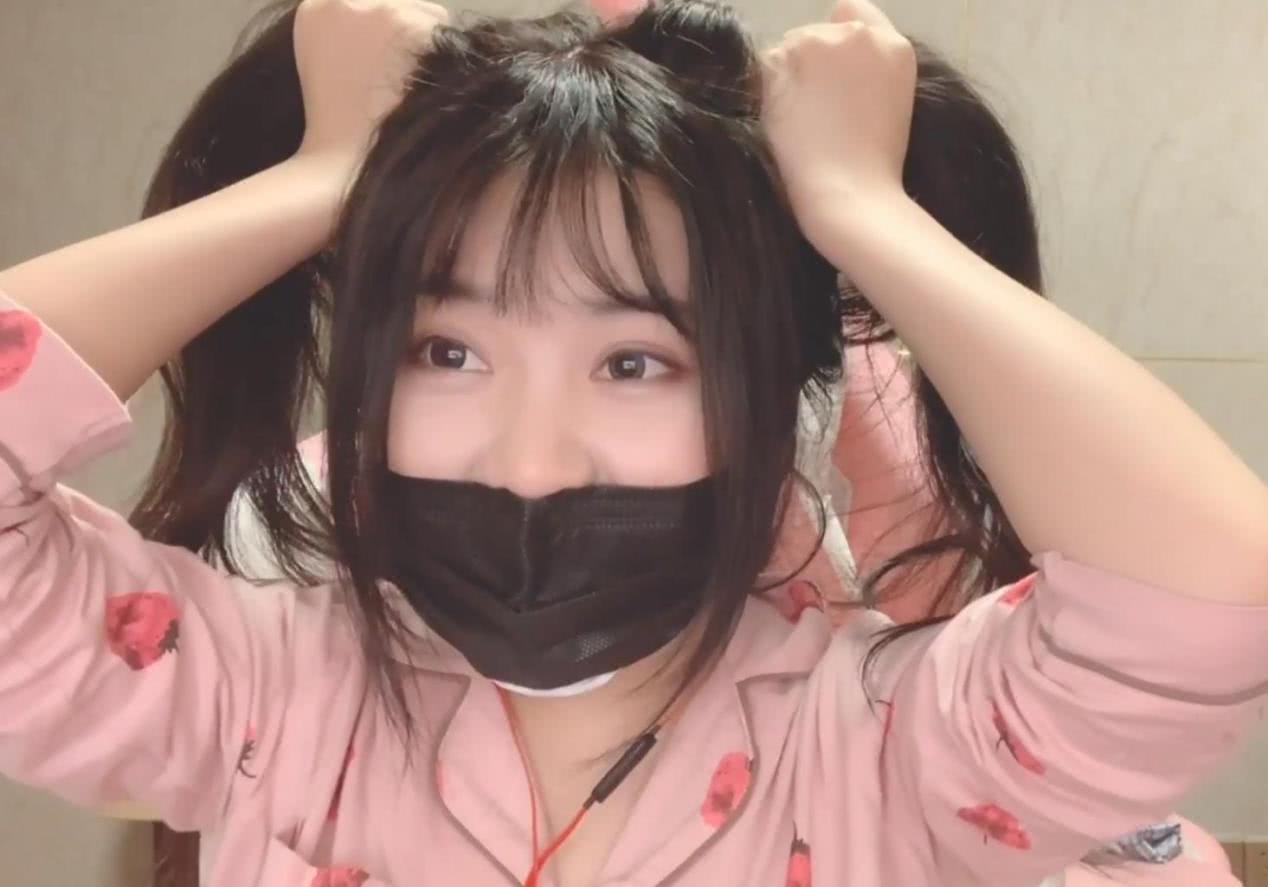 小团团高调露脸晒卧室晚安照回击坦克质疑老粉迪丽热巴