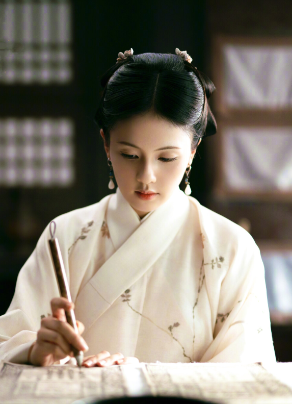 演得了女魔头也演得了大家闺秀玉楼春白鹿的演技再上热搜