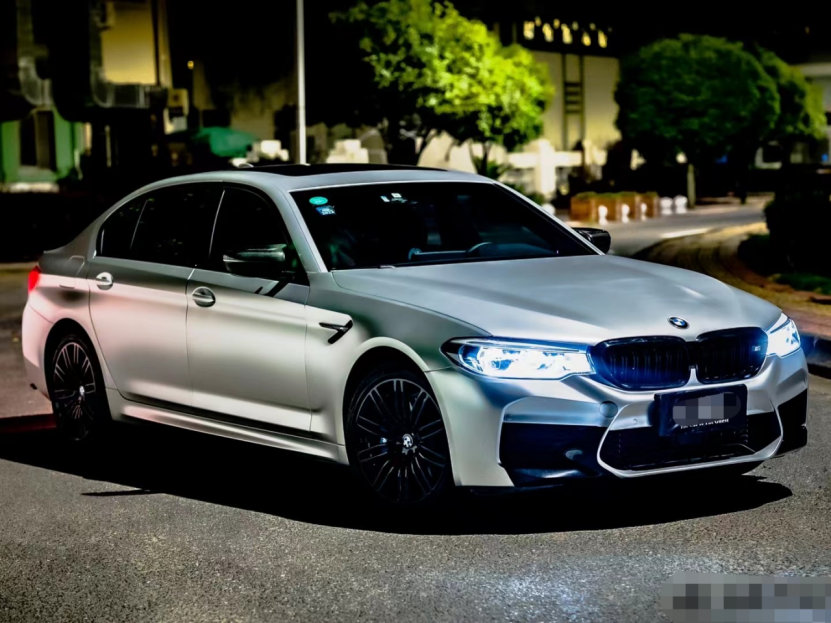 膜呗改色案例宝马5系改色电光金属银亮亮的感觉出来了