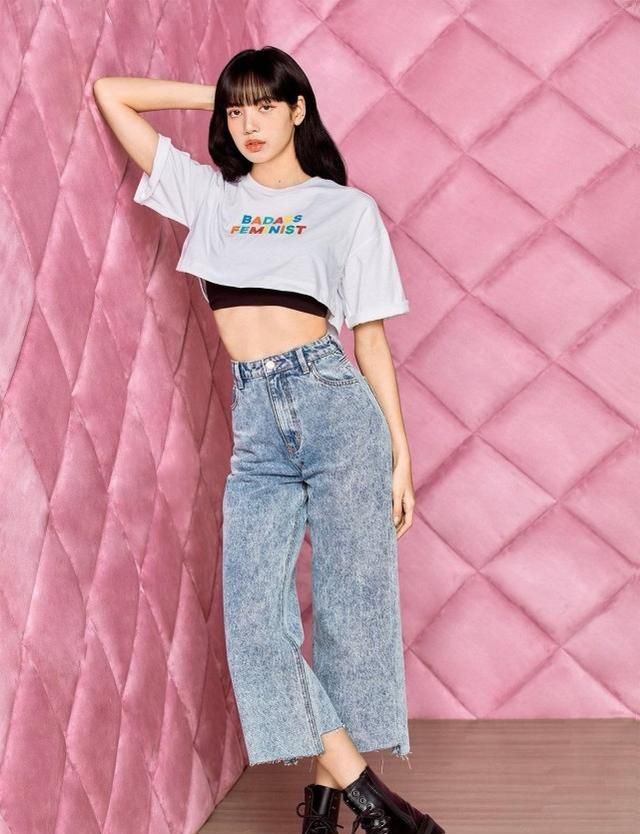 lisa的小蛮腰绝了将露脐装牛仔裤穿得出彩很潮很有范儿