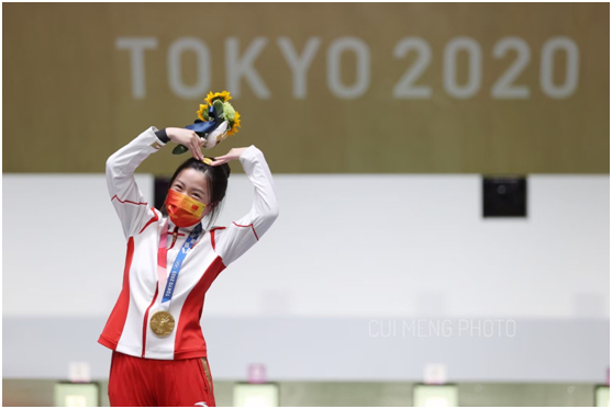 00后双金得主杨倩再比心，网友赞：赛场上英姿飒爽，赛场下甜萌可爱休闲区蓝鸢梦想 - Www.slyday.coM