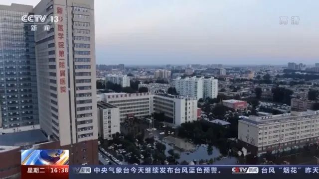 河南卫辉城区水位上涨，子弟兵紧急出动！