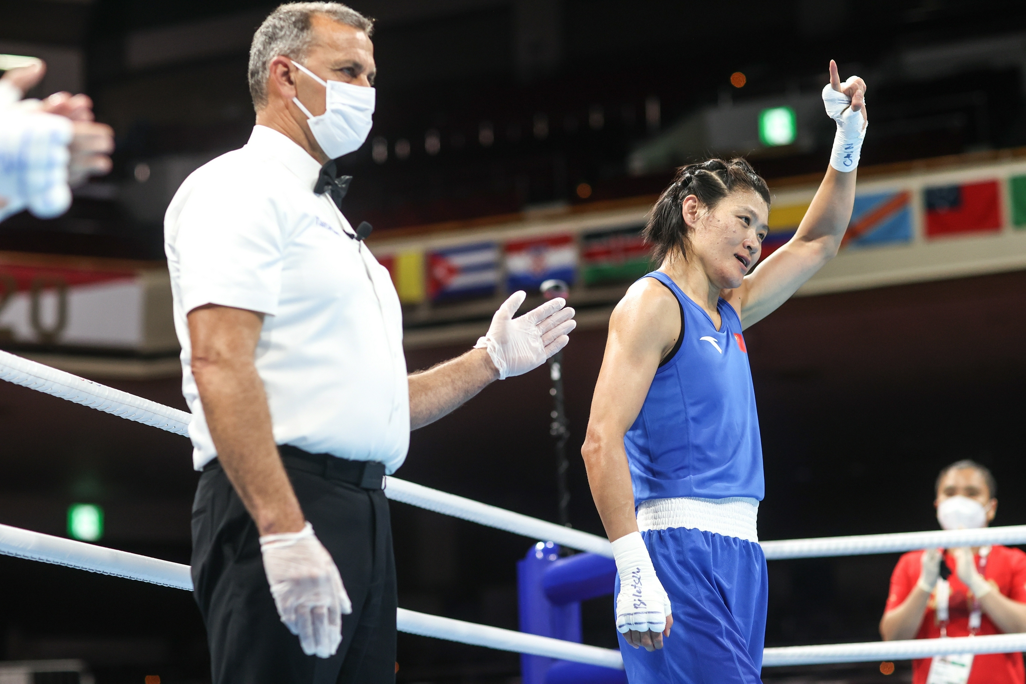 拳击女子6469公斤级谷红晋级
