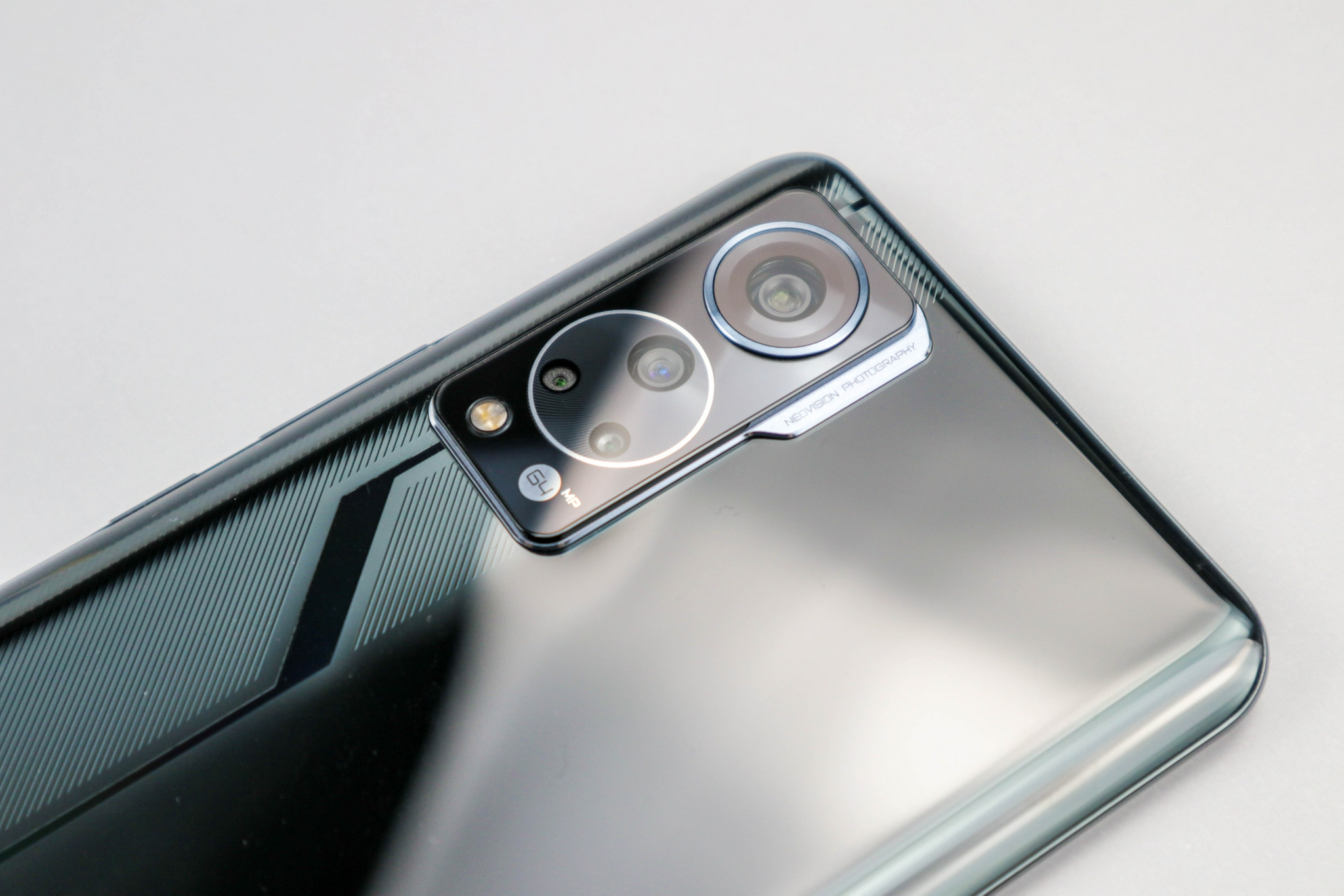 全新一代屏下摄像头中兴axon305g图赏