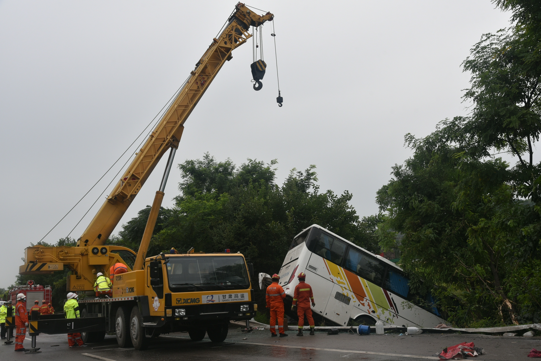 7月26日14时10分许,青兰高速甘肃平凉段发生一起重大道路交通事故