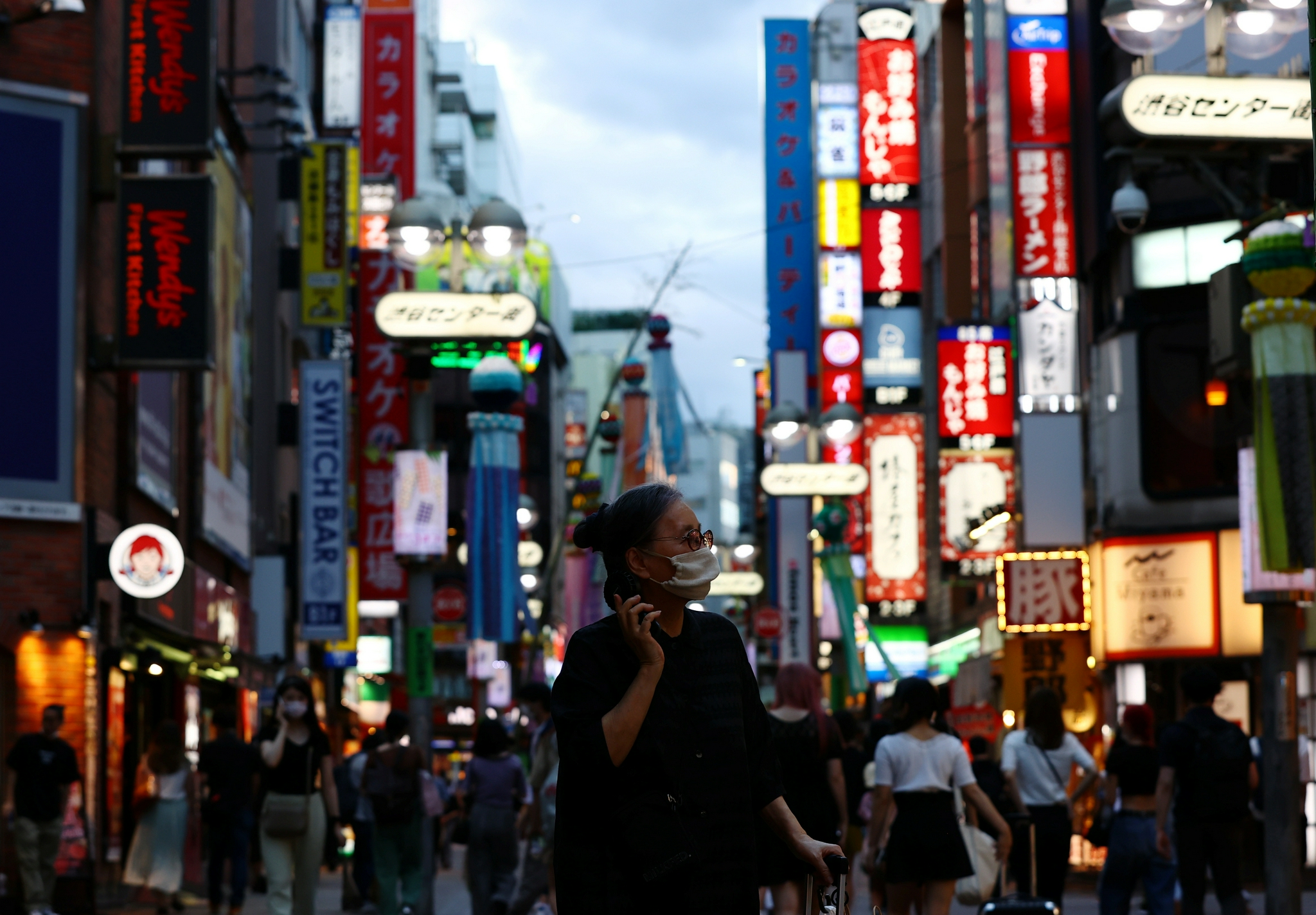 东京新增感染病例近三千人|东京|日本|新华社_新浪新闻