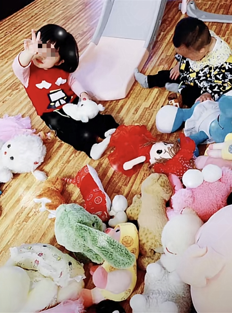 两幼童15楼坠亡案昨开庭！失足掉下还是被生父扔下？警方是这样侦破的休闲区蓝鸢梦想 - Www.slyday.coM