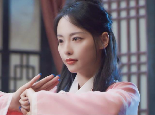 34岁张嘉倪演绎紫霞仙子颜值在线气质却不同于朱茵