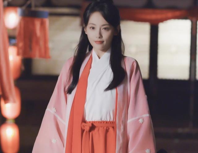 34岁张嘉倪演绎紫霞仙子颜值在线气质却不同于朱茵