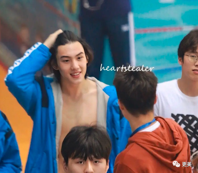 如果有游泳题材的偶像剧,建议男主照着这个标准来找.