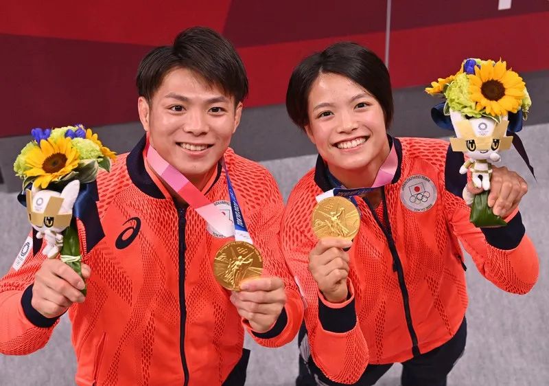 这是日本版“摔跤吧!爸爸”→_手机新浪网