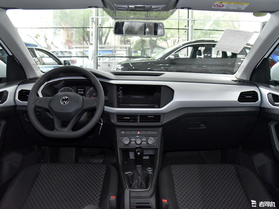 探影车尾给人一种十分饱满的感觉,排气管运用了隐藏