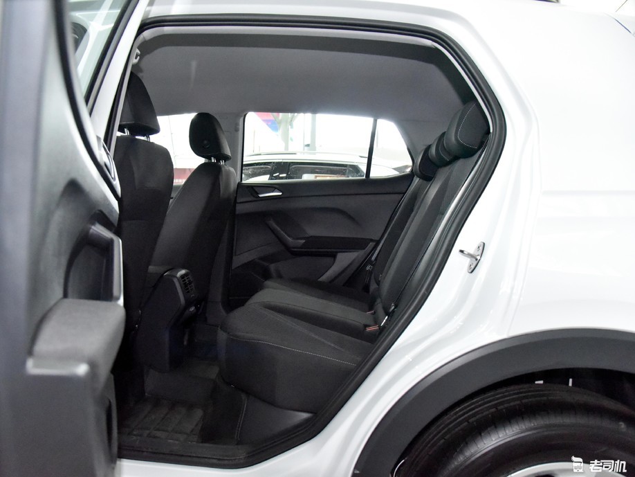 颜值高配置很丰富 小哥带你一起看大众探影