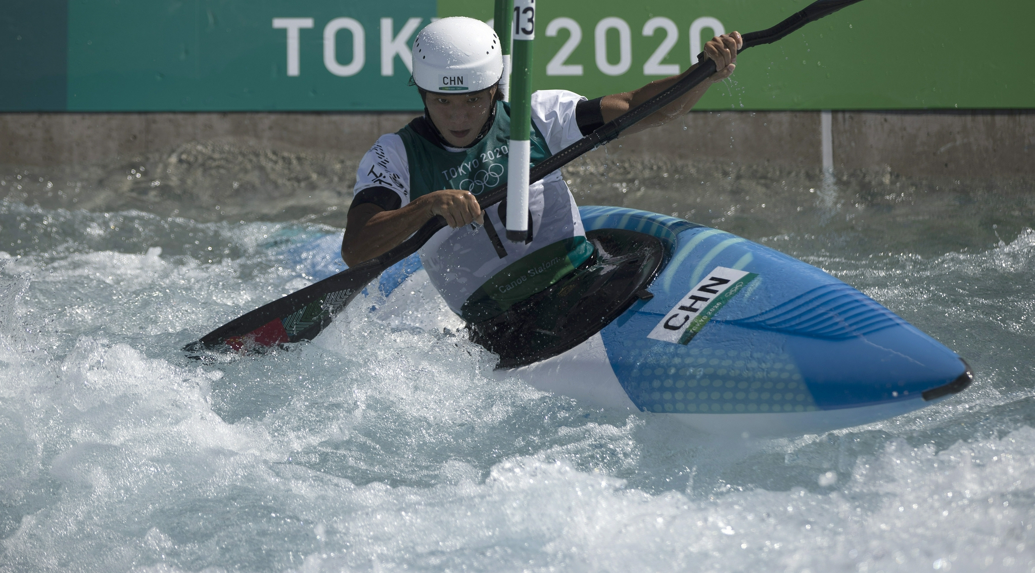 皮划艇激流回旋——中国选手李彤获得女子皮艇半决赛第20名
