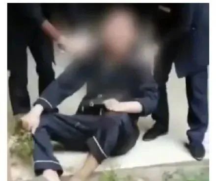 两幼童15楼坠亡案昨开庭！失足掉下还是被生父扔下？警方是这样侦破的休闲区蓝鸢梦想 - Www.slyday.coM