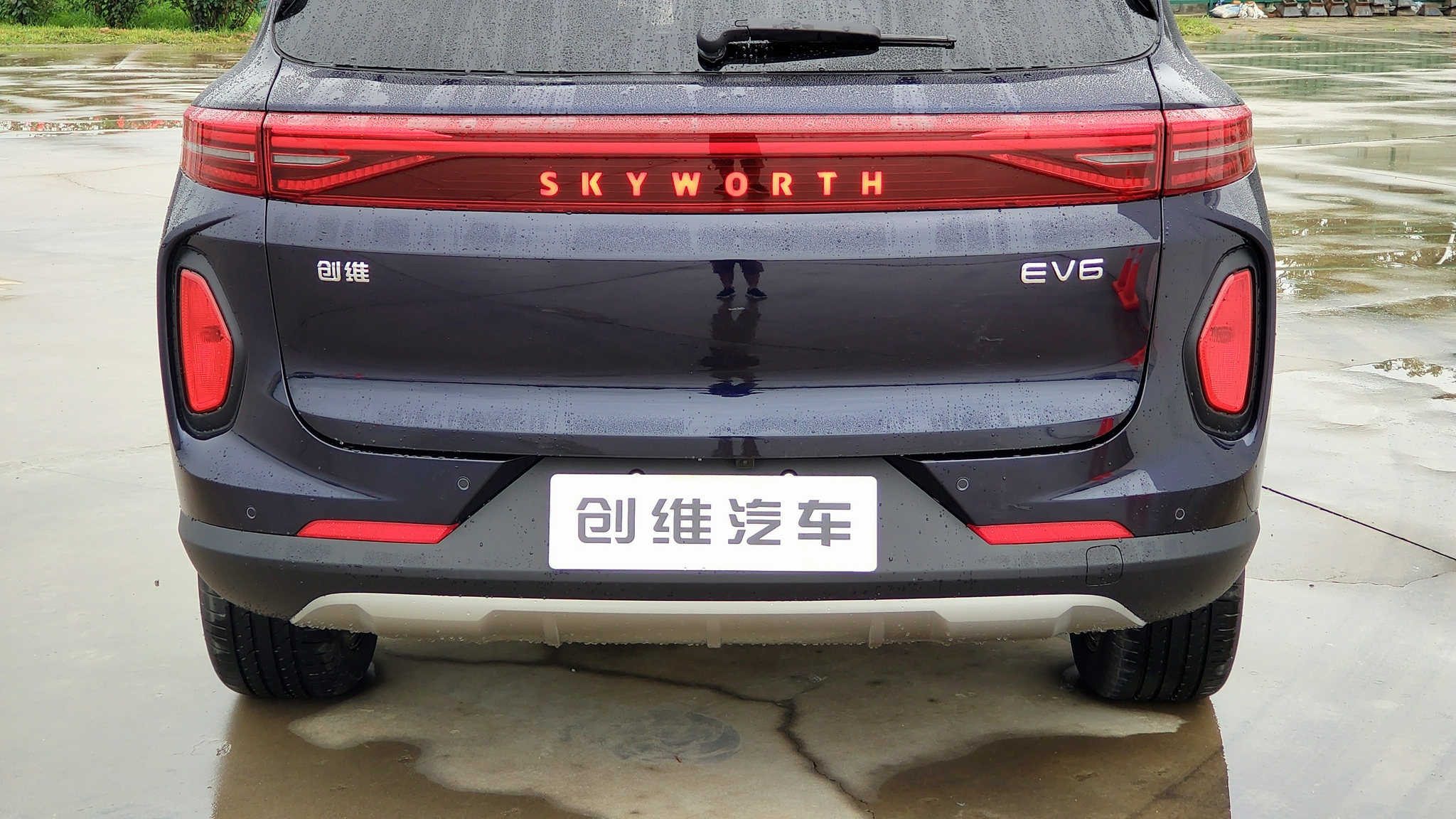 试驾创维ev6:拒绝"傻快",开着舒心,坐着舒服-新浪汽车