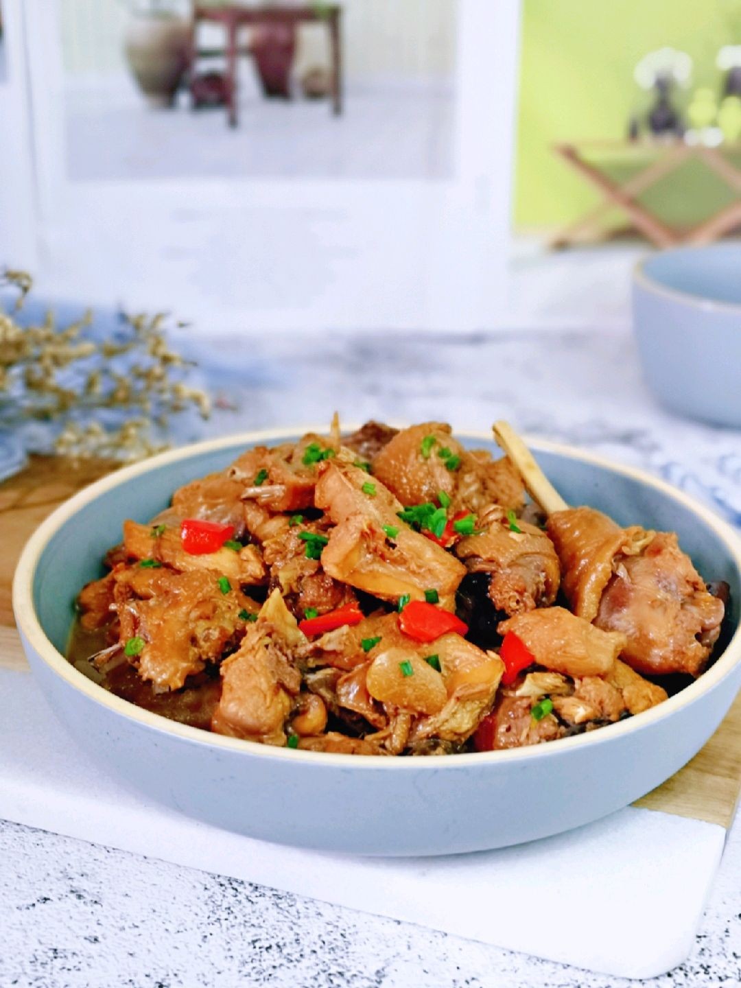 家常红椒烧鸡块做法简单鸡肉鲜嫩不柴全家老小爱吃