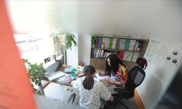 安徽一教师组织学生在别墅补课,家长:某高中学校有"四大名补"