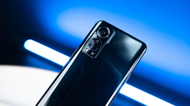 最成熟的屏下镜头技术量产均衡实力派中兴axon305g评测