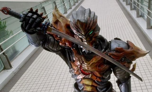 特利迦奥特曼除了黑暗三巨人还有一个神秘巨人是好是坏