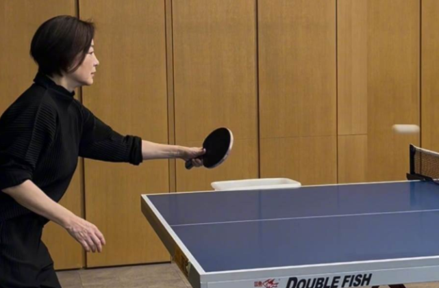 林青霞晒素颜照拜年,暴瘦22斤后颜值回春,气质出众依然女神休闲区蓝鸢梦想 - Www.slyday.coM 林青霞晒素颜照拜年,暴瘦22斤后颜值回春,气质出众依然女神休闲区蓝鸢梦想 - Www.slyday.coM