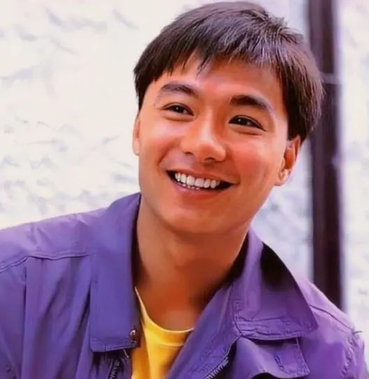 60岁林俊贤卖力商演穿西装帅气轮廓犹在曾怒甩刘嘉玲