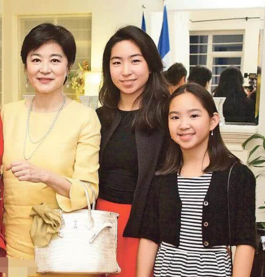 林青霞晒素颜照拜年,暴瘦22斤后颜值回春,气质出众依然女神休闲区蓝鸢梦想 - Www.slyday.coM 林青霞晒素颜照拜年,暴瘦22斤后颜值回春,气质出众依然女神休闲区蓝鸢梦想 - Www.slyday.coM