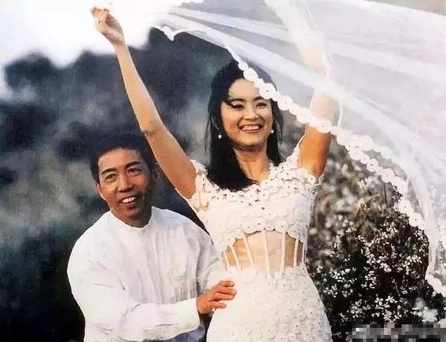 林青霞晒素颜照拜年,暴瘦22斤后颜值回春,气质出众依然女神休闲区蓝鸢梦想 - Www.slyday.coM 林青霞晒素颜照拜年,暴瘦22斤后颜值回春,气质出众依然女神休闲区蓝鸢梦想 - Www.slyday.coM