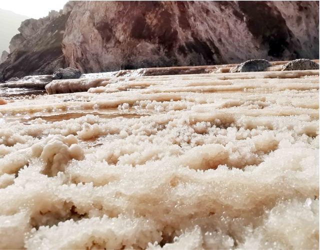 盐丘——地球上最“奇特”的地质地貌之一!|岩盐|矿物|岩层_新浪新闻