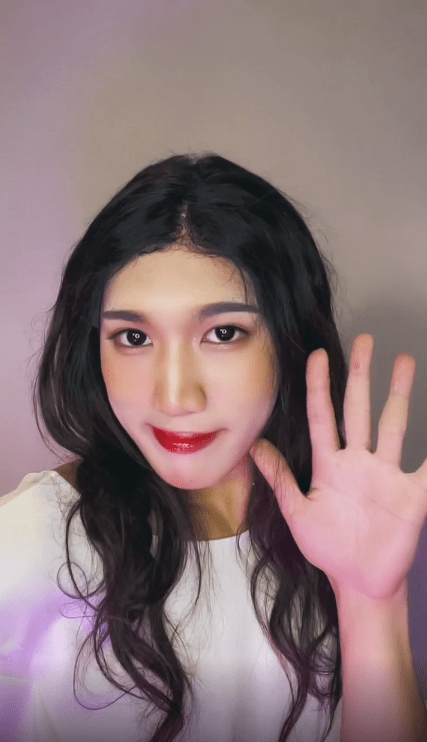 韩美娟素颜出镜脸黑皮肤状态差痘印痘坑很多粉丝劝他好好保养