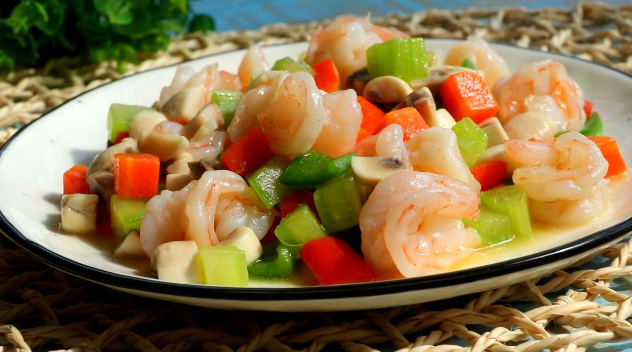 虾仁和它们搭配一起营养高颜色丰富低脂低卡夏季吃刚刚好