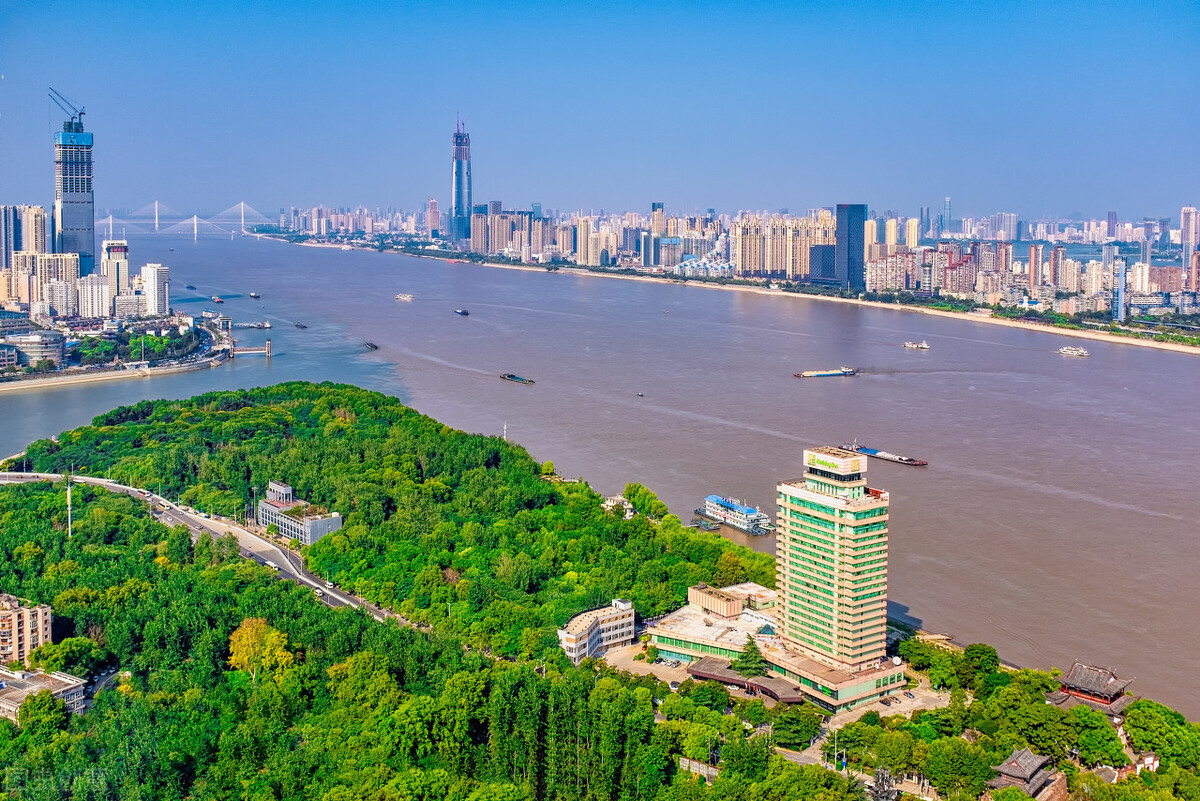 从烟火气到大气磅礴,南岸嘴让我重新认识了武汉:长江汉水如二龙