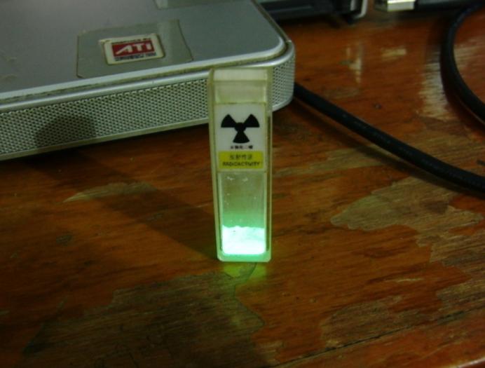 外国小伙喝了上千瓶镭补最后下巴掉了这是怎么回事