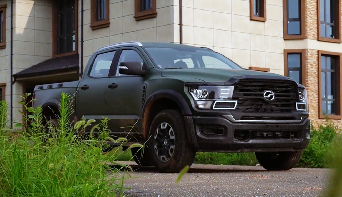 国产全尺寸大皮卡曝光,外观霸气,车长近6m宽超2m,柴油汽油都有