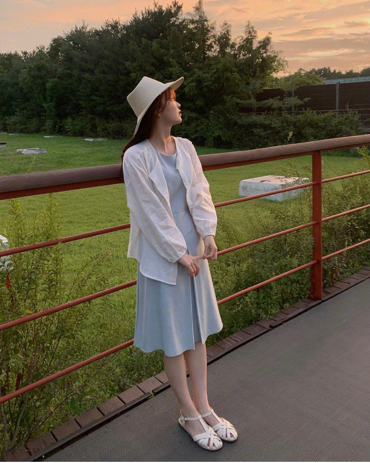 ins小姐姐的夏日穿搭更新文艺气质的氛围感穿搭我爱了