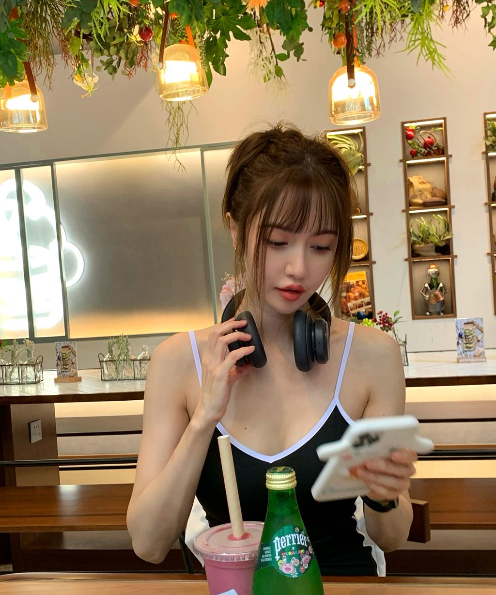 42岁萧潇身材似少女,频繁晒日常食谱教程,网友:人美歌甜厨艺好