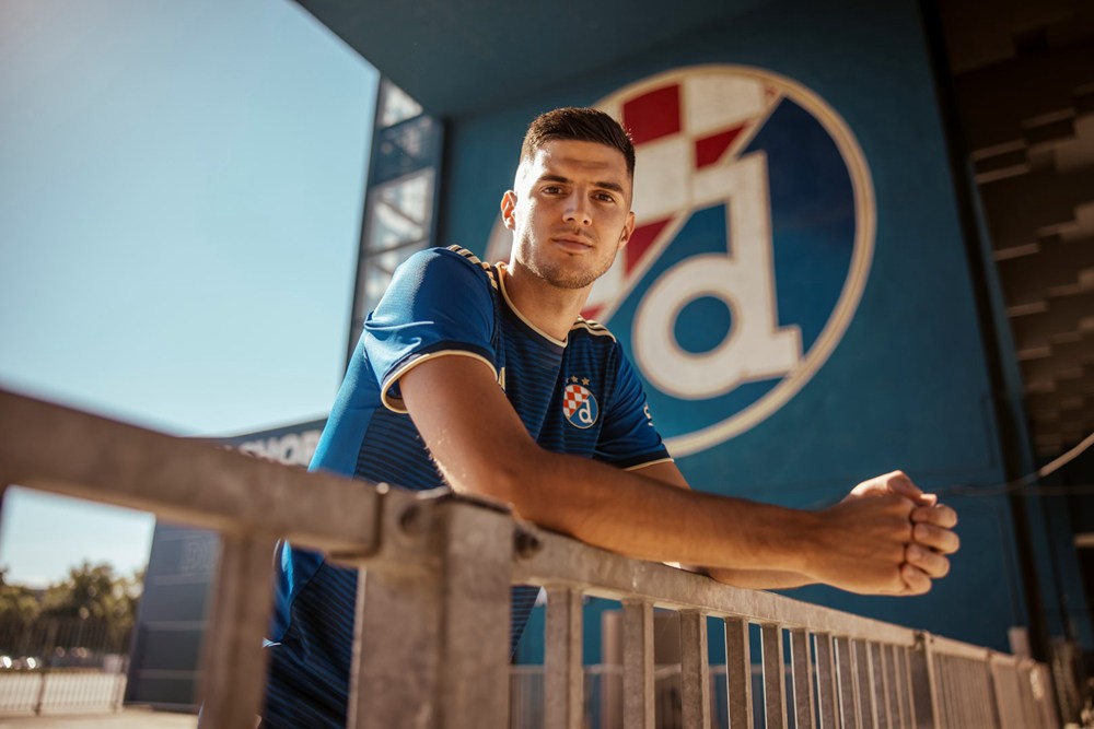 萨格勒布迪纳摩发布2021/22赛季主客场球衣