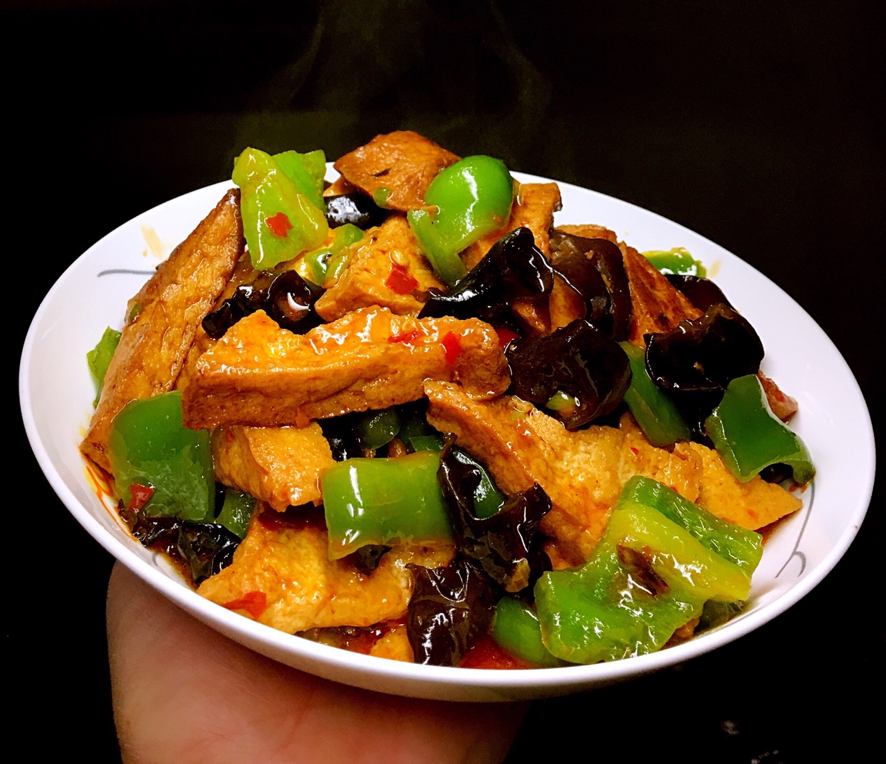 清热去火,补中益气,最适合体热虚弱的人食用,家常豆腐的制作材料里