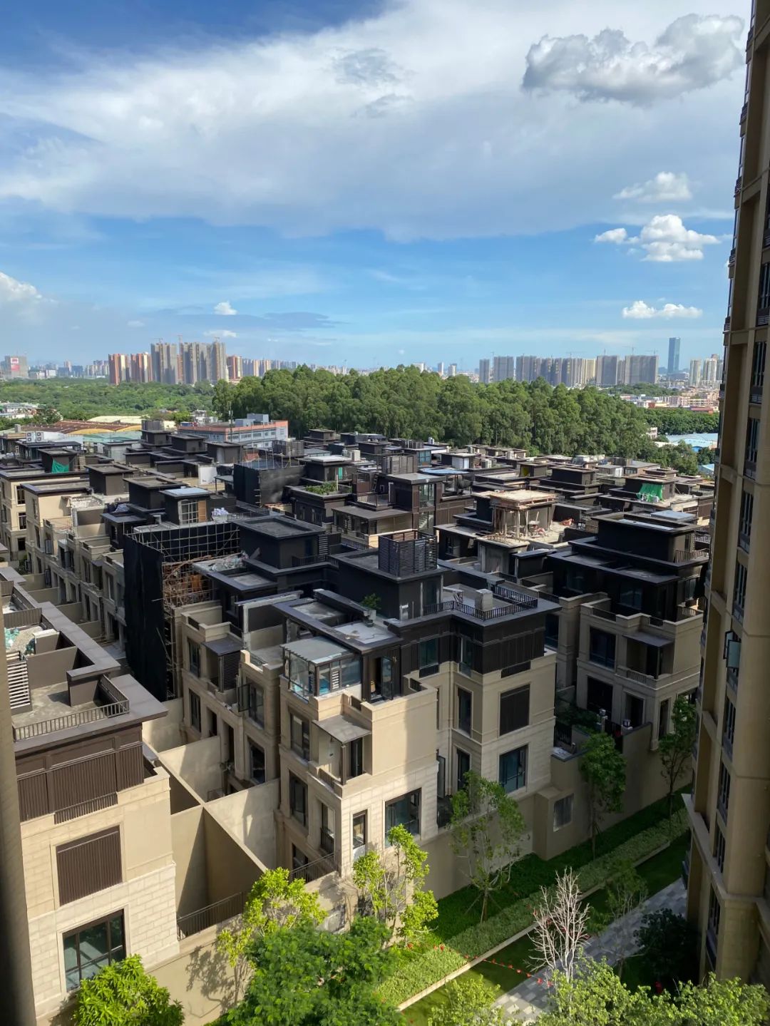 价值千万的别墅疯狂违建变城中村华润天合业主质疑物业不作为