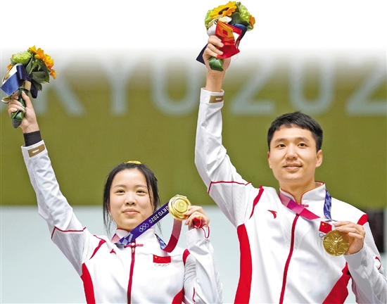 浙江日报杨杨组合射落第9金浙江小将杨倩成中国首位00后奥运双金得主