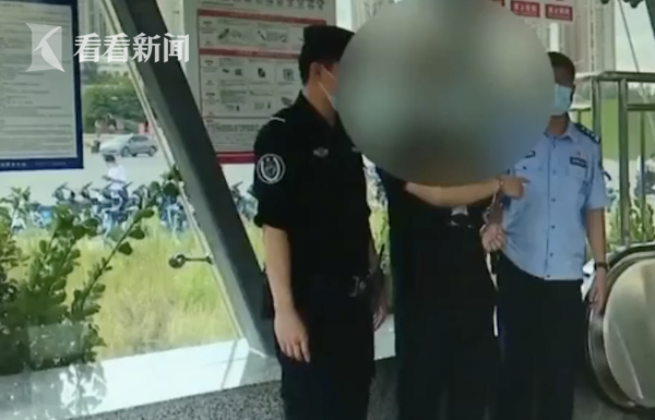 地铁站偷拍裙底还不承认！他的手机里居然藏着…真相了！休闲区蓝鸢梦想 - Www.slyday.coM