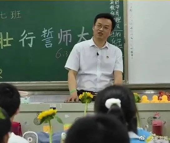 郑州一班主任承诺高考后带学生旅游却“爽约”：去参加抗洪抢险了