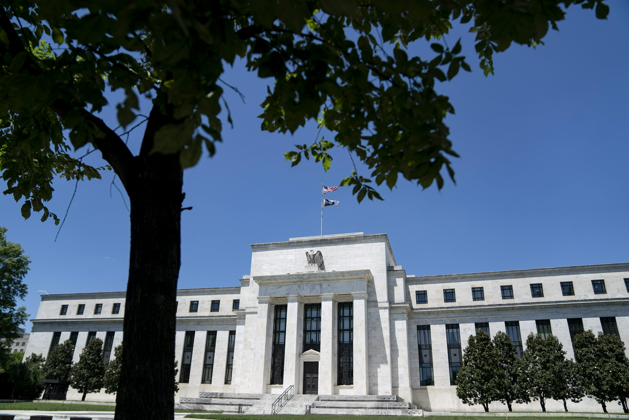 这是6月16日在美国首都华盛顿拍摄的美联储大楼.新华社记者刘杰摄
